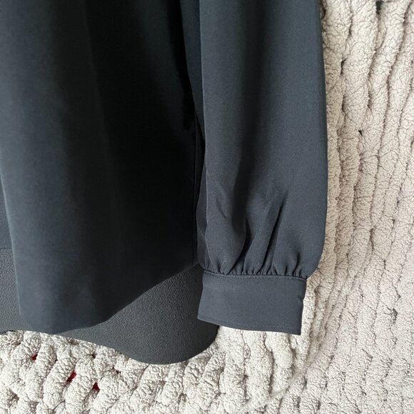 Banana Republic Factory Black Button-Front Blouse (M) - Picture 5 of 13